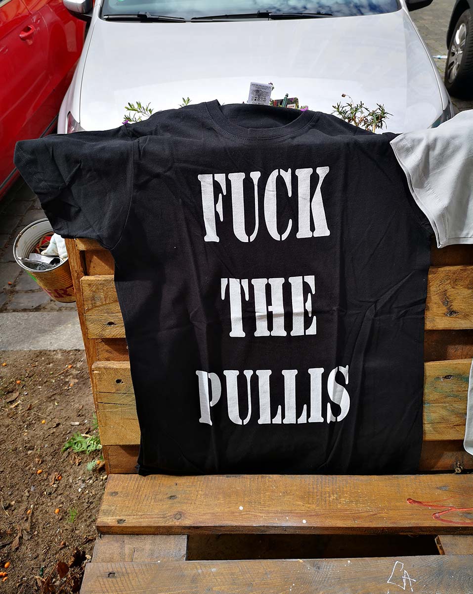 Ja!Da!: Fuck The Pullis - T-Shirt - salzigberlin