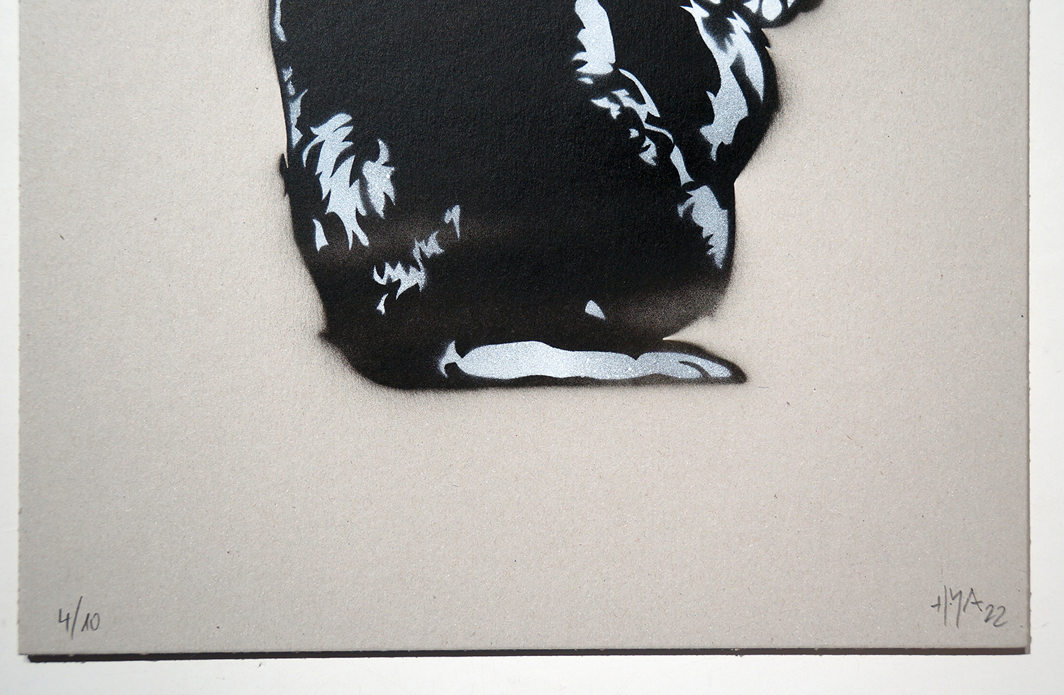Hoya: Gorilla - 4/10 - SALZIG Berlin - Art
