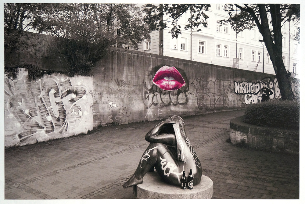 Fatal: "Lips in München"  - glossy photo paper - stamp imprint - signed by the artist at the backside