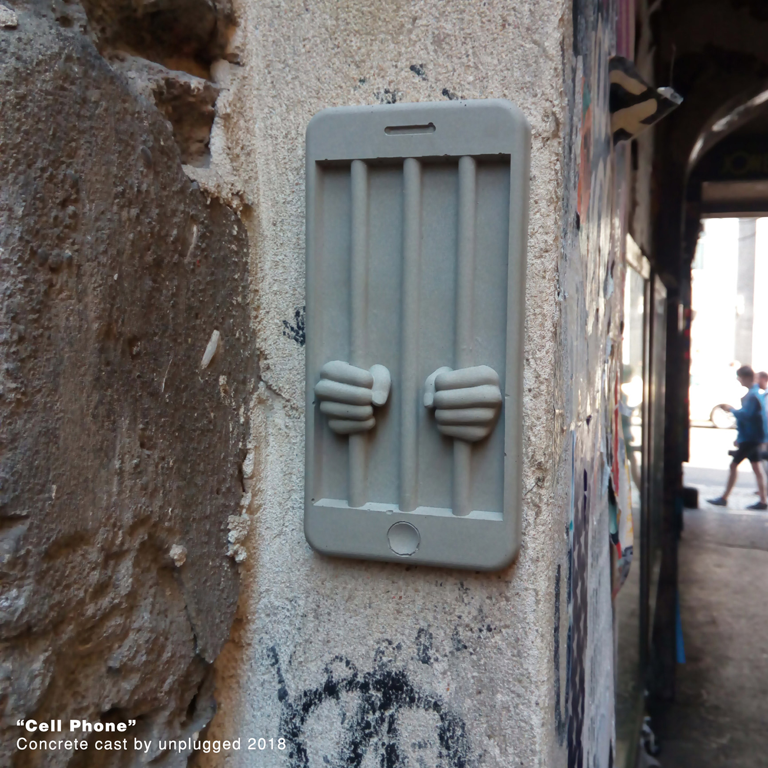 Unplugged: "Concrete Cell Phone" in the streets of Berlin