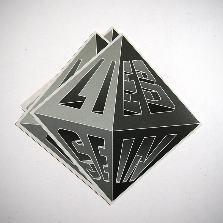 LIEB SEIN: "Pyramide - Sticker" gibt es bei SALZIG in Berlin