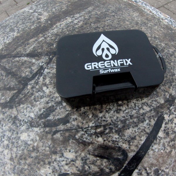 salzig_sporthocker_greenfix_wax_pot_liegend2_quadrat_720x600 Immer sauber bleiben - die gute schwarze GreenFIX Box.